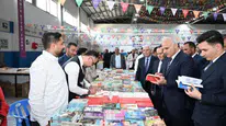 Çermik'te kitap fuarına Vali damgası: Zorluoğlu yazar ve öğrencilerle buluştu