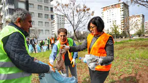 Diyarbakır'da Eşbaşkanlar sokak temizliğine katıldı