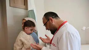 Diyarbakır'da 1,5 yıl boyunca teşhisi konulamayan nadir mide hastalığı ameliyatla tedavi edildi