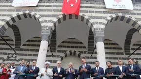 Diyarbakır ve Bingöl'de deprem hasarlı 6 tarihi cami yeniden ibadete açıldı