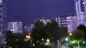 Diyarbakır Kayapınar'da korku dolu gece: İki apartmana yıldırım isabet etti
