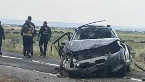 Çınar kırsalında nişan dönüşü acı kaza Takla atan otomobildeki 3 kişi ağır yaralandı