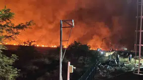 Çınar ilçesinde gece saatlerinde korkutan anız yangını Ekipler 4 saatte söndürdü