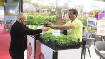 Diyarbakır Büyükşehir’den tarım fuarında çiftçilere 200 bin ücretsiz fide
