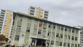 Diyarbakır'da okulun önünde silahla havaya ateş açıldı: Büyük panik yaşandı