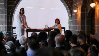 İtalyan ekibi Antigone oyununu kilisede sahneledi: Eşbaşkan Bucak oyuncuları kutladı