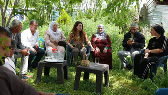 Diyarbakır Sur'da Eşbaşkanlar kapı kapı gezerek vatandaşla bayramlaştı