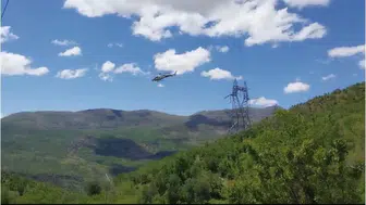 Diyarbakır'daki barajın elektrik hatlarına helikopterli bakım