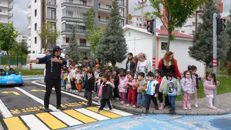 Diyarbakır'da çocuklar trafikte saygı kültürünü öğrendi: Eğlence ve eğitim bir arada