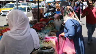 Diyarbakır'da rengarenk tezgahlar bayram alışverişini süslüyor