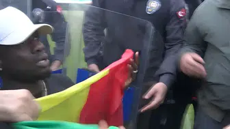 Amedspor'da Diagne'nin bayraklı sevinci alarma neden oldu: Gerçek sonradan anlaşıldı