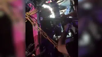 Diyarbakır-Şanlıurfa karayolunda iki TIR birbirine girdi: Sürücü sıkıştı, itfaiye kurtardı
