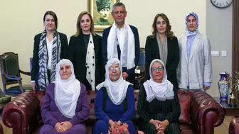 Barış Anneleri CHP Genel Merkezi’nde Özgür Özel ile görüştü