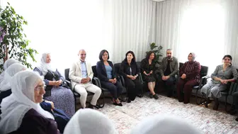 Diyarbakır'da Barış Anneleri en güzel hediyeyi açıkladı: Belediyeden anlamlı ziyaret