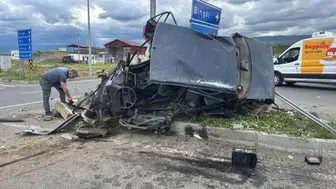 Bingöl-Diyarbakır karayolunda hayvan yüklü kamyon araçlara çarptı: Yaralılar var