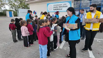Diyarbakır Lice'de Dünya Süt Haftası etkinliği: Öğrencilere süt ve muz dağıtıldı
