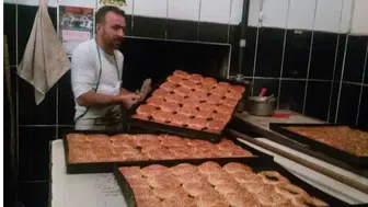 Çermik'te kaplıca sezonu başladı: Şifalı suların ardından meşhur Çermik çöreğine yoğun ilgi