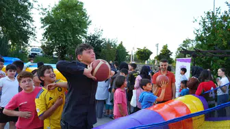 Diyarbakır'da tırmanma duvarından basketbola çocukları doyasıya eğlendiren şenlik:
