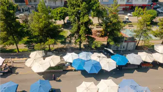 Güneşin altında ekmek mücadelesi: Diyarbakır'da pazarcı esnafının 'çadır zırhlı' mesaisi