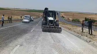 Diyarbakır-Mardin kara yolunda hafriyat kamyonu devrildi Çınar’da ulaşım aksadı
