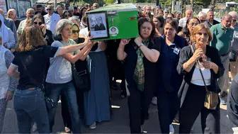 Diyarbakır'ın simge ismine yaraşır tören: Kadınlar omuzlarında uğurladı
