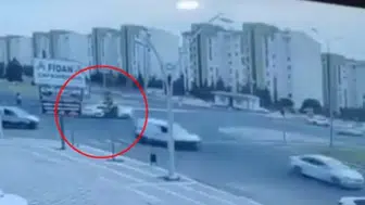 Kayapınar Memursen Bulvarı’nda şiddetli kaza İki otomobil çarpıştı, 2 kişi yaralandı