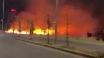Kayapınar Mezopotamya Bulvarı’nda korkutan yangın Ekipler alevleri gece söndürdü