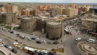 Diyarbakır'da termometreler tavan yaptı: Öğle saatlerinde dışarı çıkmayın!