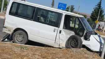Elazığ-Diyarbakır karayolunda  otomobil transitle çarpıştı: Yaralılar hastaneye kaldırıldı