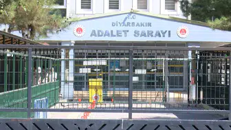 Diyarbakır'da taziye evinde dehşet: Çocuğunu susturmaya çalışırken canından oldu