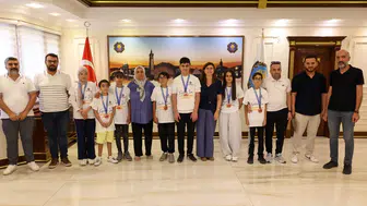 Diyarbakır'a Türkiye birinciliği getirdiler: Engelli sporcular Eşbaşkan Bucak'ı ziyaret etti