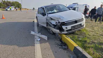 Diyarbakır Çınar'da otomobil ile tır çarpıştı: 3'ü çocuk olmak üzere 4 kişi yaralandı