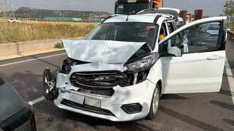 Diyarbakır Silvan karayolunda trafik kazası: İki araç çarpıştı, 3 kişi yaralandı