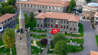 Diyarbakır İçkale'de 54 metrekarelik dev Türk bayrağıyla Cumhuriyet coşkusu
