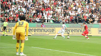 Amedspor ile Konyaspor Diyarbakır'da kozlarını paylaşıyor: İlk yarıda gol sesi çıkmadı