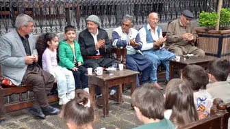 Diyarbakır'da minikler dengbêjlerle buluştu: Kültürel miras çocuklara anlatıldı
