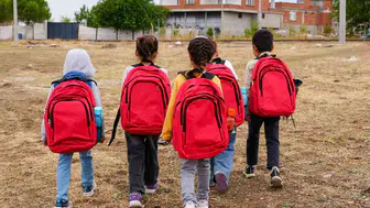 Diyarbakır'da eğitime destek eli: 280 öğrenciye kırtasiye ve çanta yardımı yapıldı