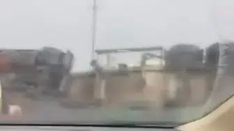 Diyarbakır Bağlar'da trafik kazası: Kontrolden çıkan tır devrilerek yan yattı