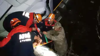 Elazığ Diyarbakır yolunda TIR şarampole uçtu: Yaralılar var