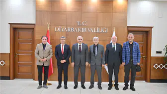 Diyarbakır Valisi Zorluoğlu'na anlamlı ziyaret: Basın ve spor camiası ile buluştu