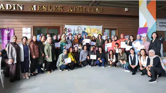 Kayapınar'da kadın emeği sahneye çıktı: Kursları bitirenlere belgeleri verildi