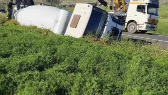 Silvan kırsalında beton mikseri mercimek tarlasına yuvarlandı 1 kişi yaralandı