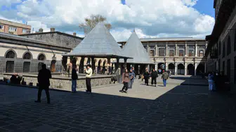 Diyarbakır Ulucami’nin duvarlarındaki derin sırlar Kayıp kitabeler için yeni ipucu