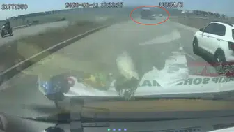 Diyarbakır Bağlar'da belediye otobüsünün neden olduğu kaza kameraya yansıdı