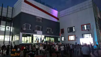 Diyarbakır'da mezuniyet sevinci Radikal öğrencileri keplerini havaya fırlattı