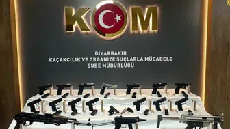 Diyarbakır'da nefes kesen operasyon Otomobilin gizli bölmelerinden cephanelik çıktı