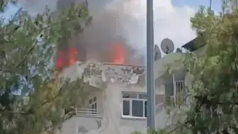 Diyarbakır Bağlar’daki Kaynartepe Mahallesi’nde beş katlı apartmanın çatısında yangın
