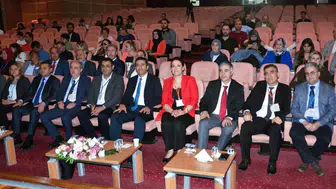 Dicle Üniversitesi’ndeki bilim zirvesinde sektör temsilcileri ile gençler bir araya geldi