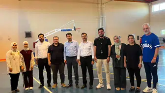 Dicle'de voleybol finalinde kupa sahibini buldu Kaymakamlık takımı şampiyon oldu