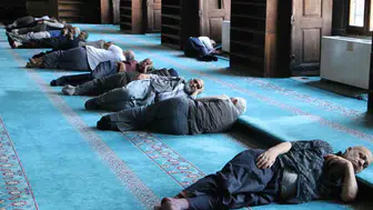 Diyarbakır'da 40 dereceyi aşan sıcaklar turistleri camilere yöneltti